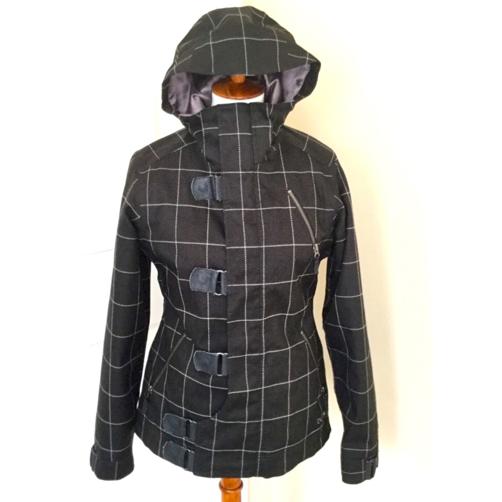 Women’s black striped dryride burton snow jacket!thnx